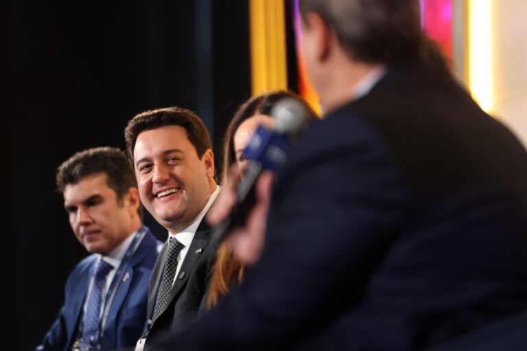 Pesquisa mostra 84,2% de aprovação ao governo Ratinho Junior no Paraná