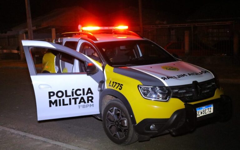 Sem paciência, vizinha dá tijolada em carro após briga por som alto, em Irati