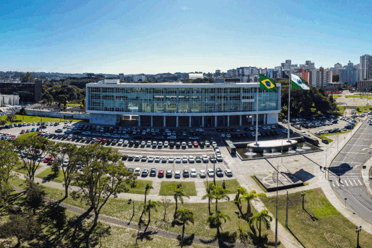 Com rendimentos maiores que as dívidas, Paraná tem melhor resultado financeiro do Brasil