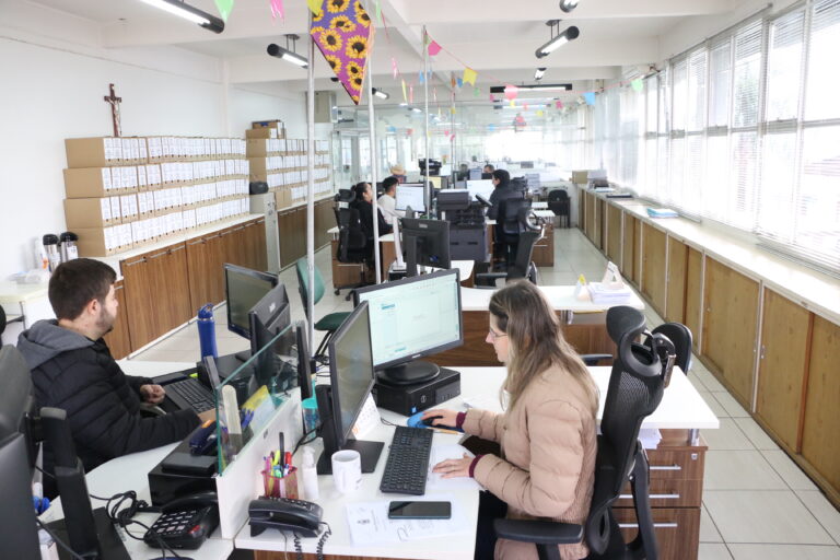 Prefeito de Castro anuncia adiantamento da primeira parcela do 13º salário