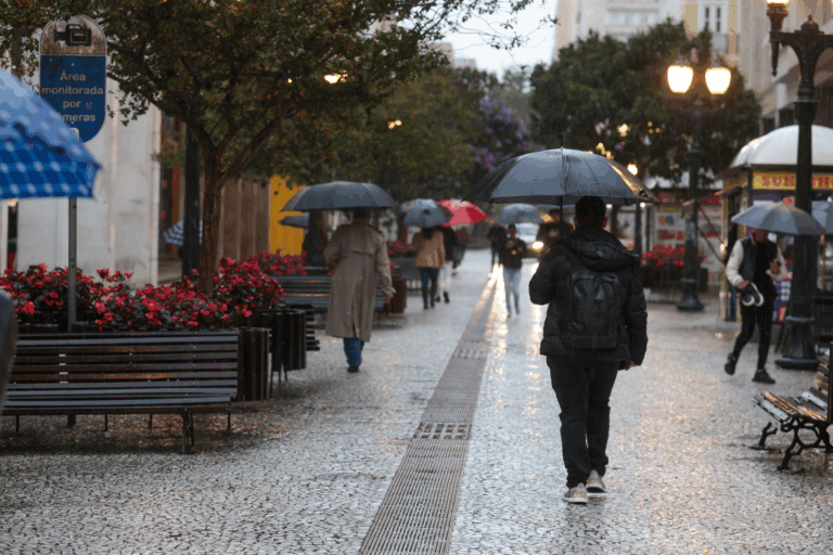 Fim de semana terá chuva, com chance de temporais no Paraná