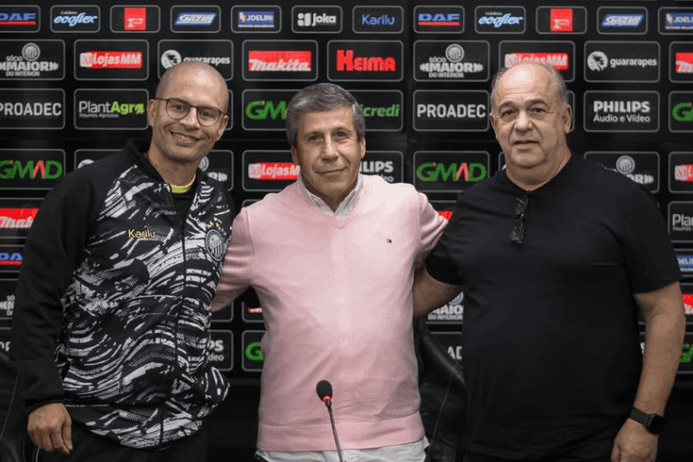 Operário apresenta Alex de Souza como novo técnico, em coletiva de imprensa