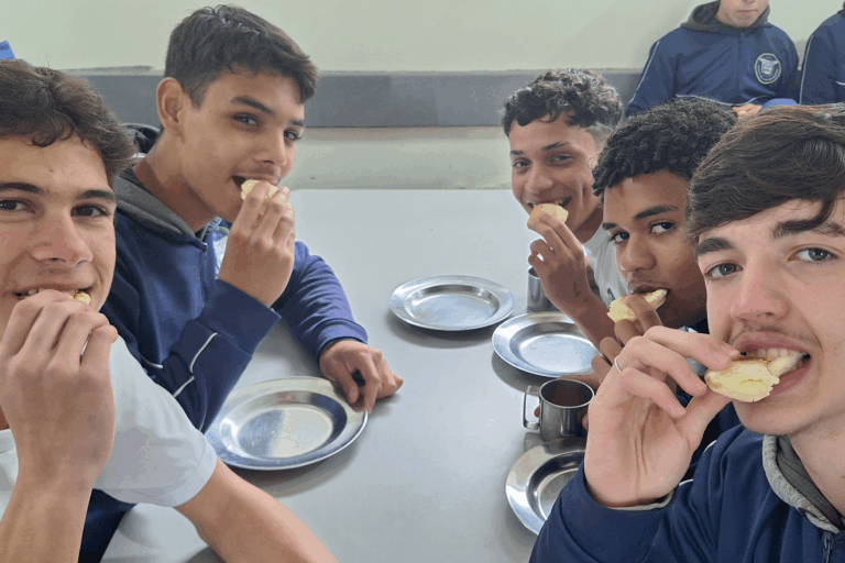 Sucesso nos lanches: escolas estaduais agora têm pães de queijo e palitos de queijo