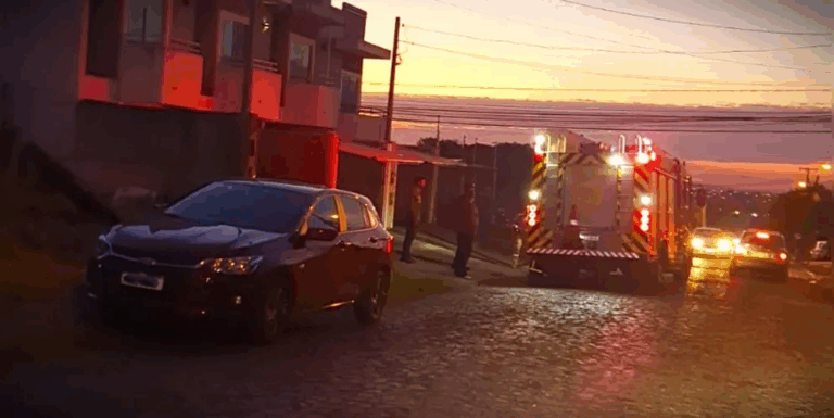 Homem diz ter visto ‘demônio’ em cachorro e coloca fogo em casa