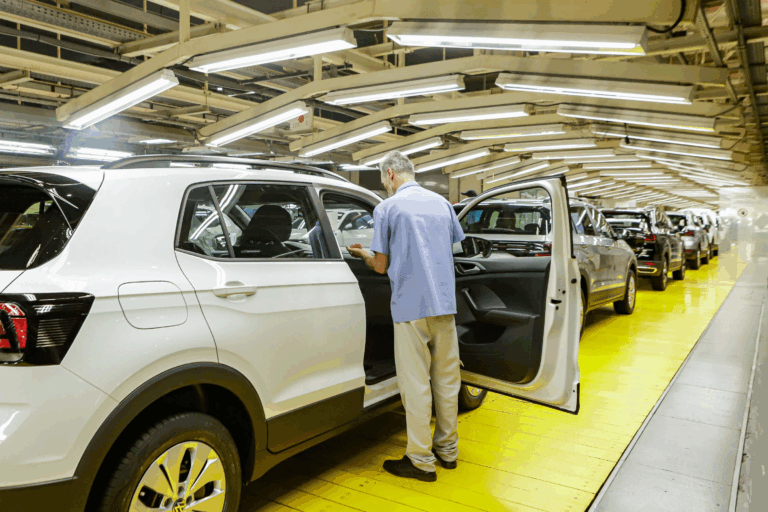 Contratações de trabalhadores com 50 anos ou mais crescem 17% no Paraná em 2025