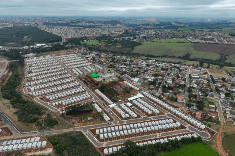 Construído com apoio do Estado, bairro planejado de Ponta Grossa recebe 293 moradores