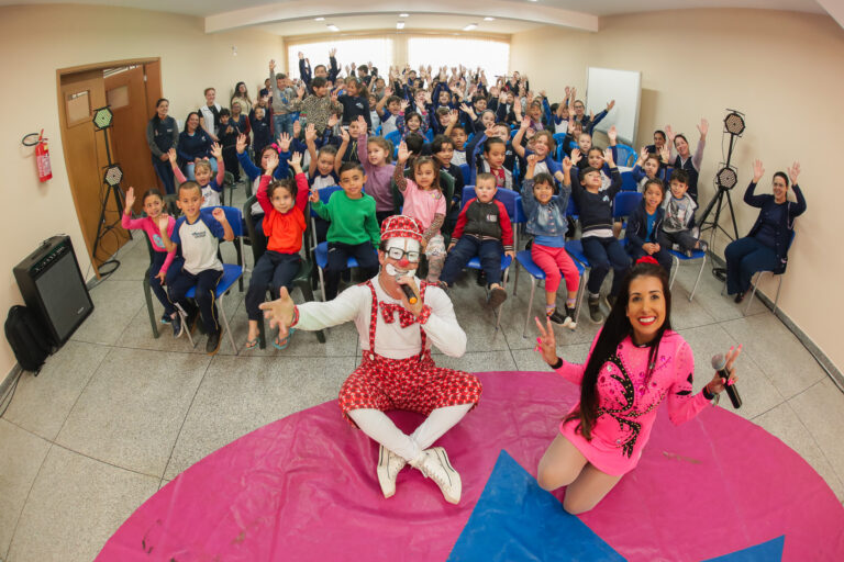“O Palhaço, a Bailarina e a Alegria de Estudar” já impactou centenas de alunos em PG