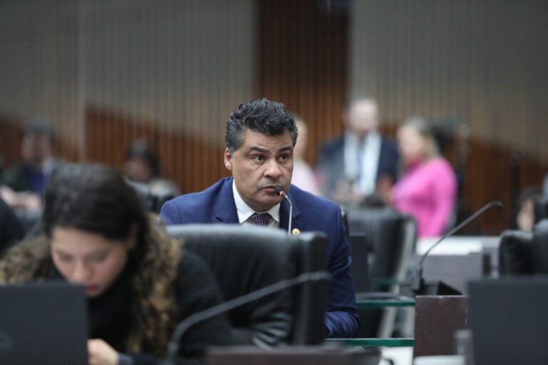 Rangel propõe prioridade em piscinas públicas para pessoas com fibromialgia