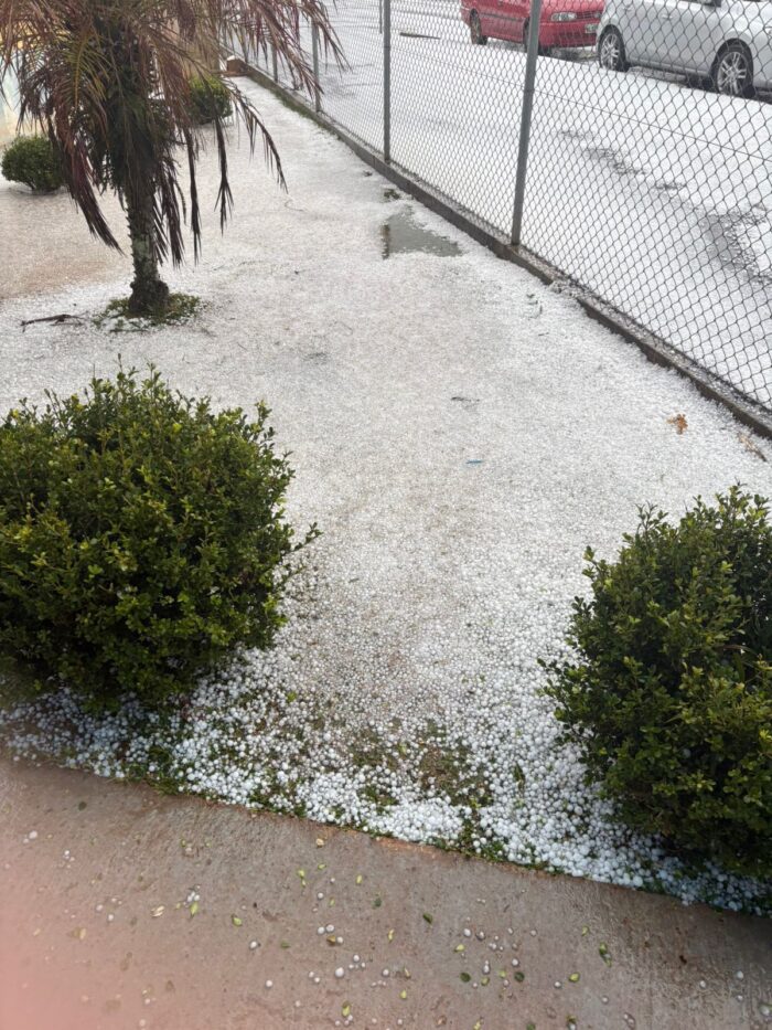 Confira imagens da chuva de granizo que assustou moradores em Castro
