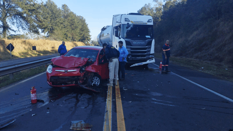 Colisão frontal deixa motorista gravemente ferido na BR 376