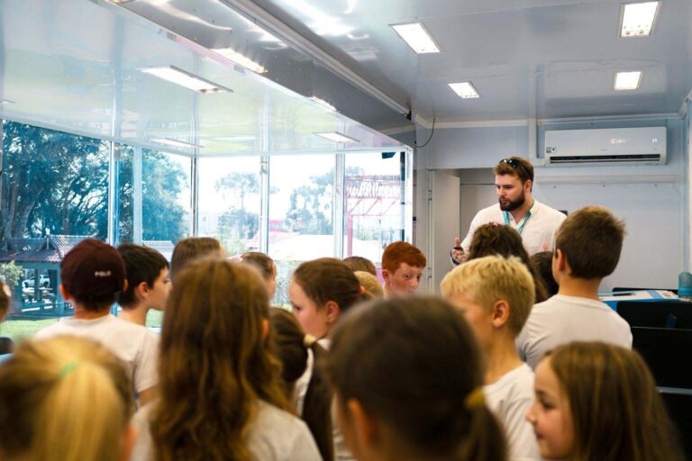 Carreta da Inovação leva tecnologia e ciência para Guarapuava e Ortigueira