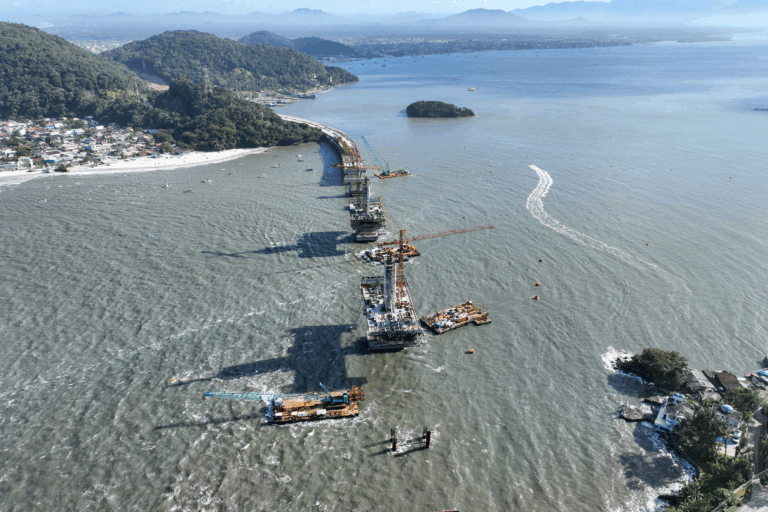 Ponte de Guaratuba alcança 73% de execução e avança nos acessos e trecho estaiado