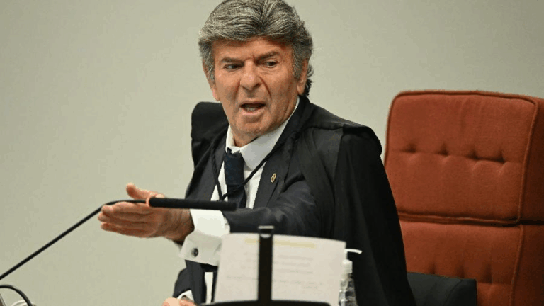 Fux vota pela anulação do processo contra Bolsonaro e diz que julgamento não é competência do STF
