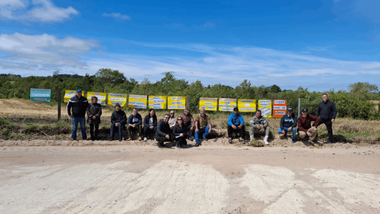 Vídeo: Moradores da Vila Ernestina, em Alagados, fazem protesto por melhorias na região