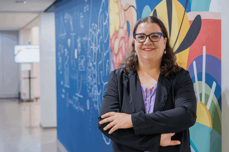 Professora da rede estadual concorre a vaga na final do concurso de livros do TikTok