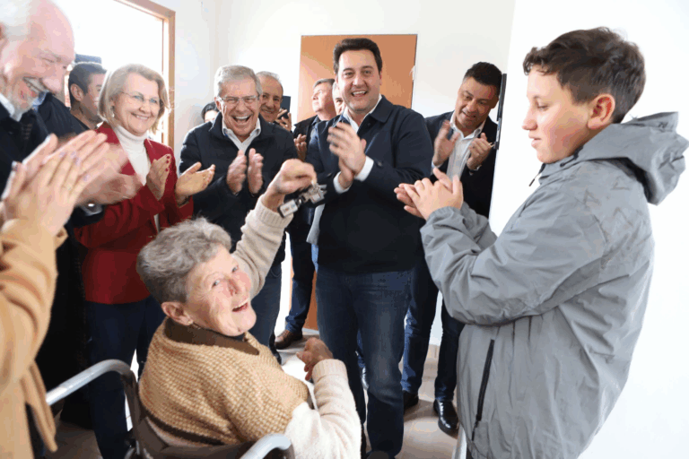 Governador entrega Condomínio do Idoso com 40 unidades e piscina térmica em Ponta Grossa
