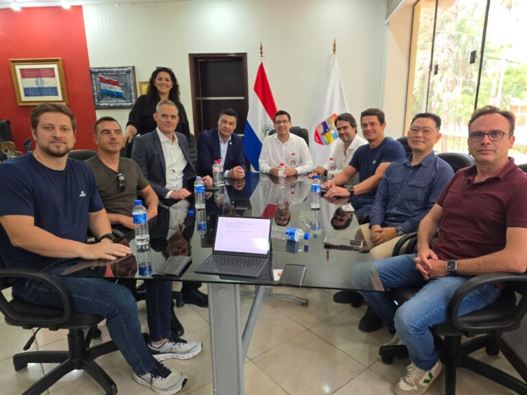 Rangel lidera missão com empresários e produtores rurais dos Campos Gerais no Paraguai