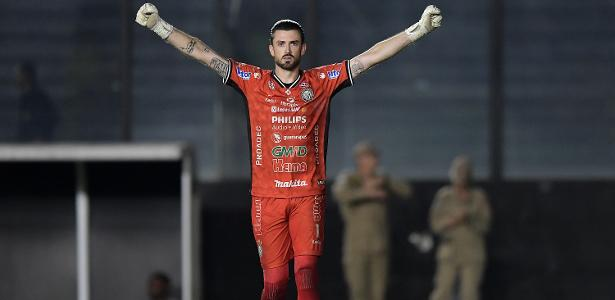 Elias acerta renovação de contrato com o Operário