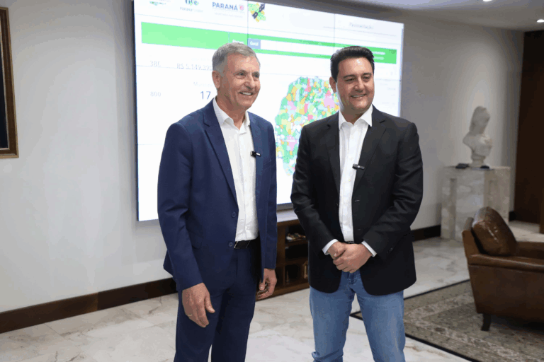 Ratinho Júnior anuncia antecipação do 13º salário a servidores públicos