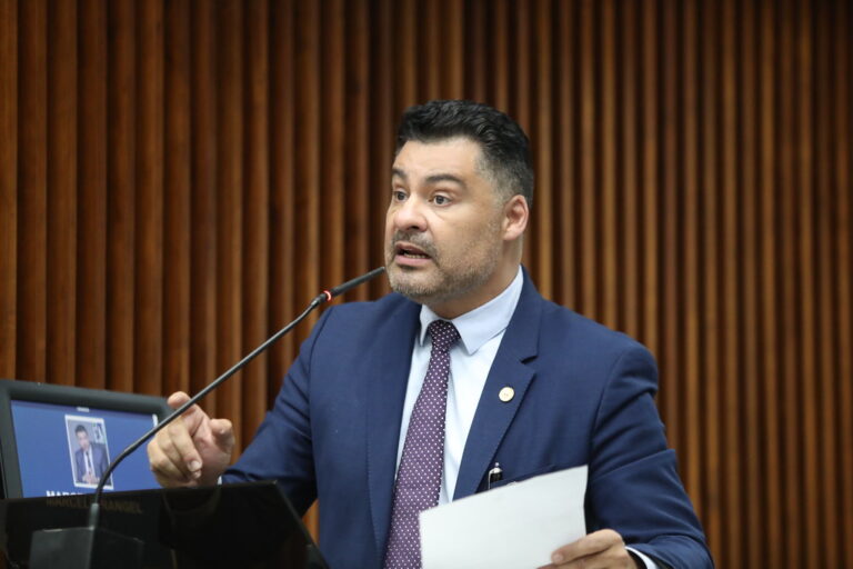 Assembleia aprova projeto que obriga sindicatos a divulgar salários, receitas e despesas no Paraná