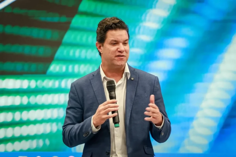 Guto Silva entrega R$ 4,2 bilhões para municípios do Paraná