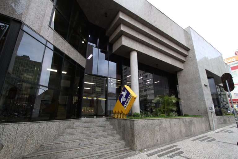 Trabalhadores dos Correios de Ponta Grossa entram em greve