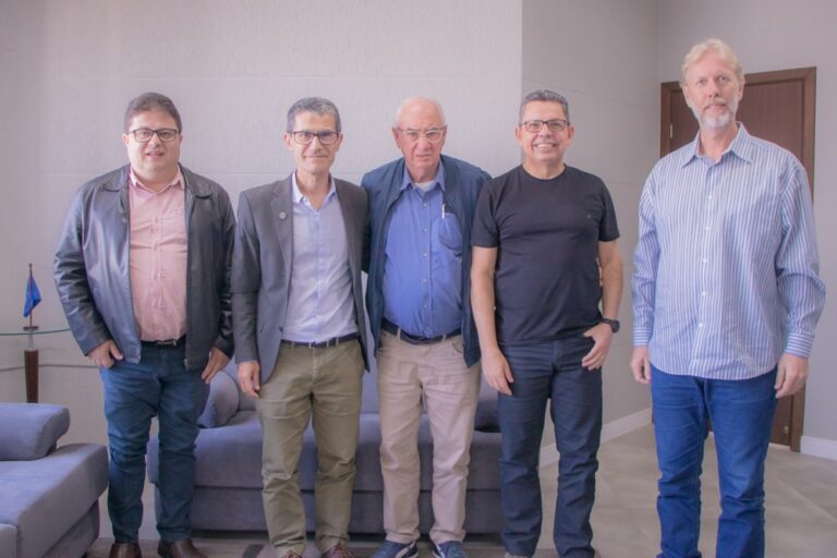 Castro articula instalação de cursos universitários no município