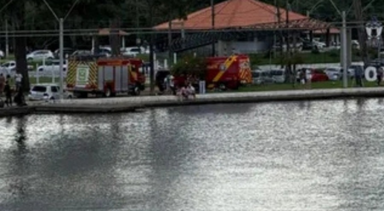 Bombeiros fazem buscas por jovem desaparecido na Prainha de Castro