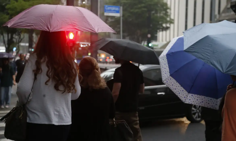 Fim de semana será de chuva e calorão em várias regiões do Brasil