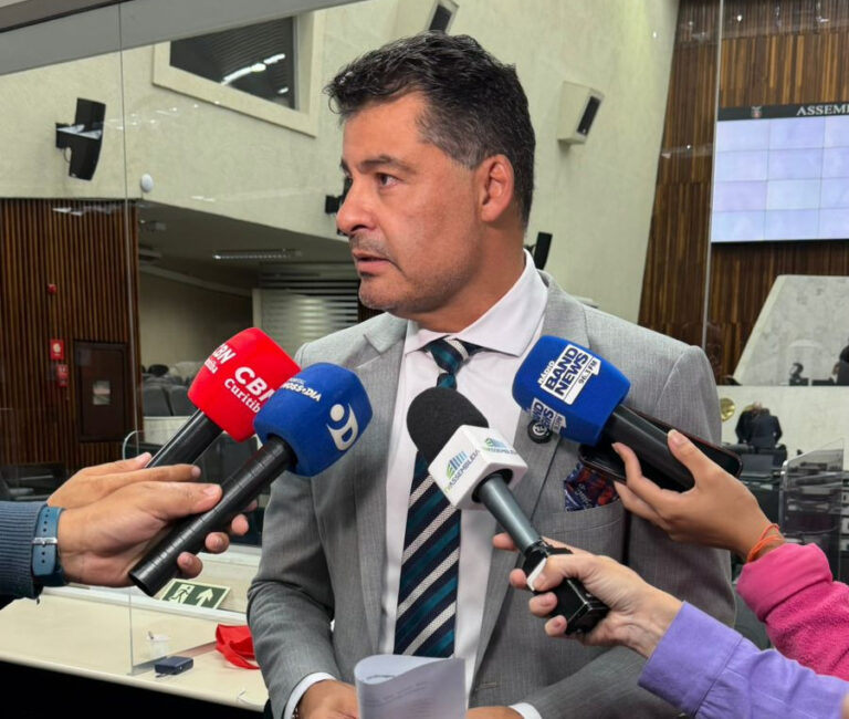 Deputado cobra explicações detalhadas da FIEP após salto de R$ 13 milhões para R$ 53 milhões em contratos de jardinagem