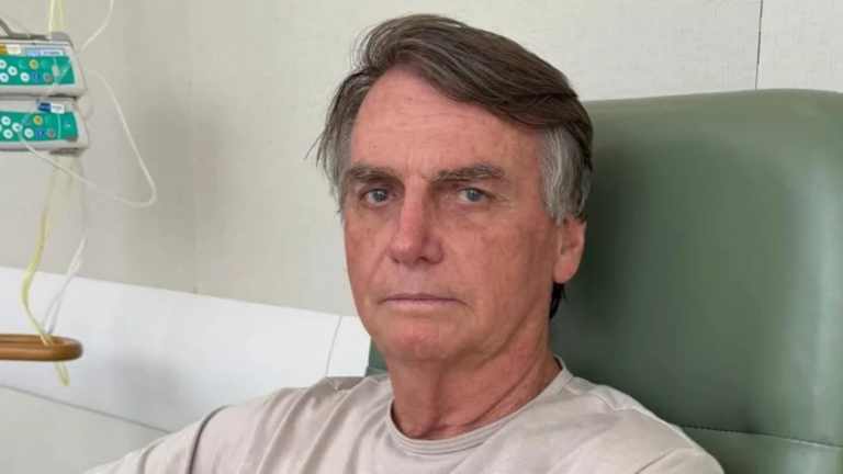 Bolsonaro está em UTI com broncopneumonia bacteriana, diz boletim