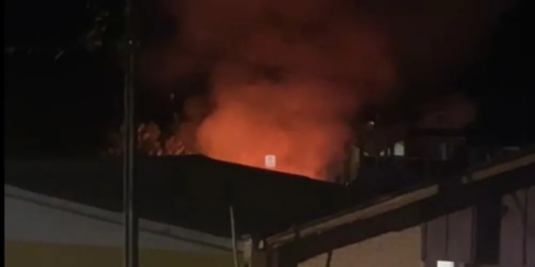 Incêndio destrói imóvel e deixa duas vítimas com queimaduras em bairro de Ponta Grossa