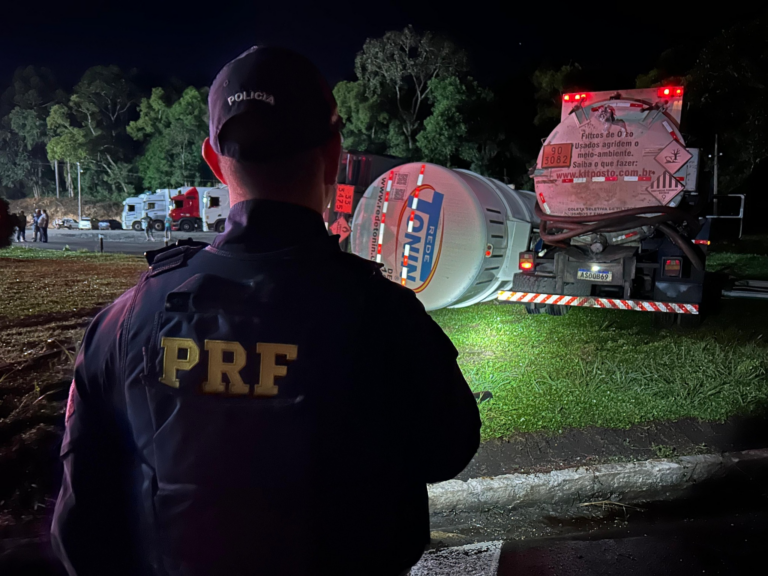Vazamento de combustíveis após colisão mobiliza equipes na BR-277, em Prudentópolis