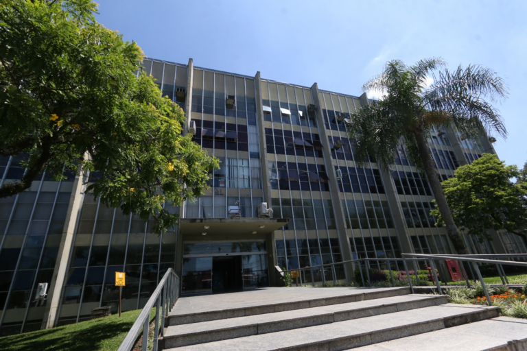 Prefeitura suspende edital de licitação de R$ 74 milhões após “puxão de orelhas” do TCE