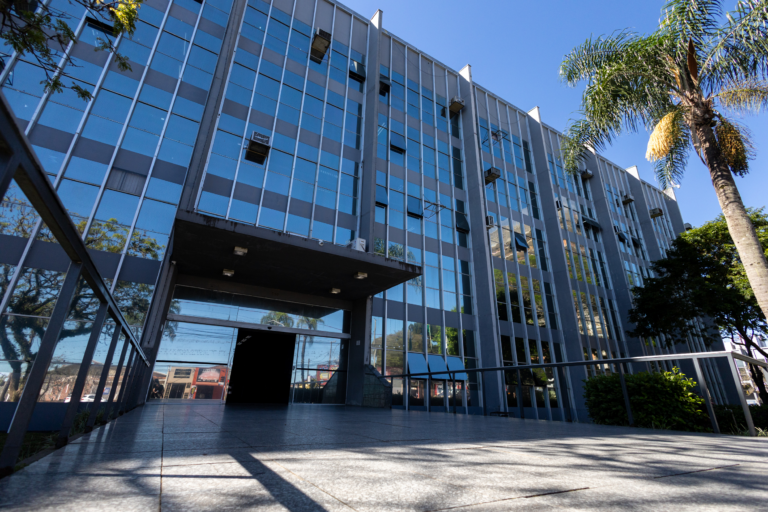 Falta de Certidão Negativa trava R$ 71 milhões para asfalto, em Ponta Grossa