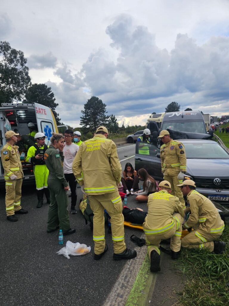 Colisão grave entre caminhão e van deixa morto e mobiliza grande operação aérea na BR-277