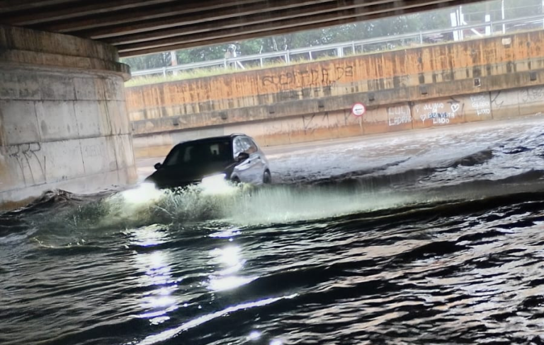 Temporal com ventos fortes e granizo provoca estragos em Ponta Grossa