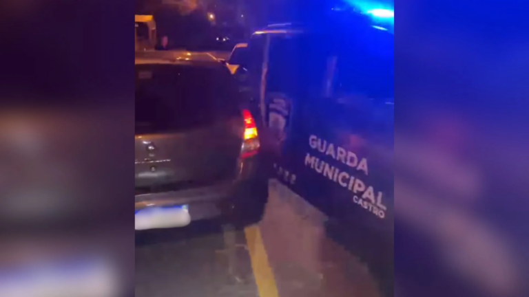 Motorista ameaça atropelar fiéis durante procissão em Castro