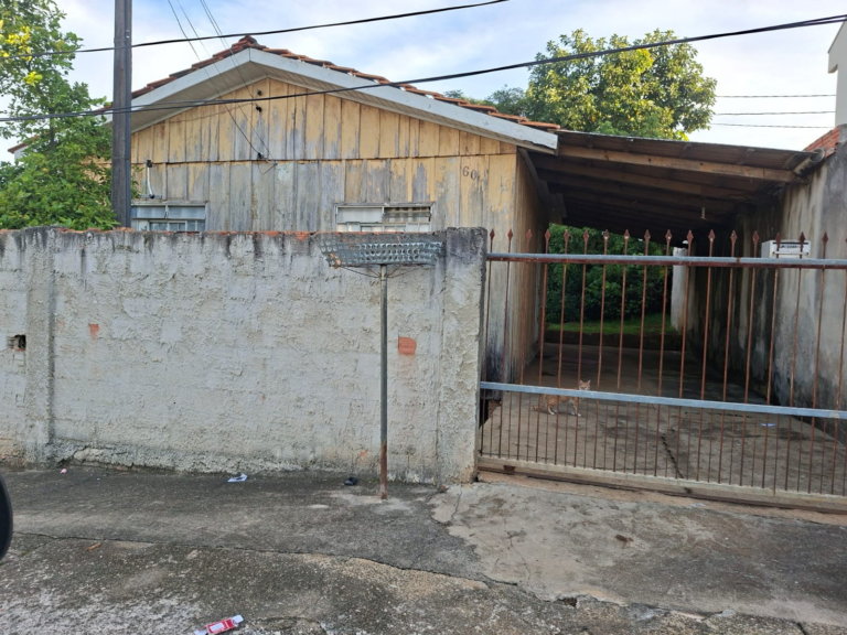 Mulher é despejada por dívida de menos de R$ 800 de IPTU