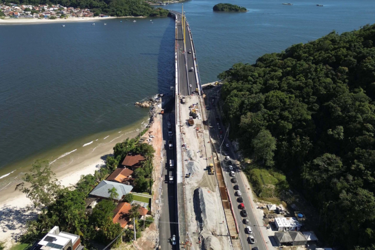 Ponte de Guaratuba já está 100% pavimentada e começa a ganhar iluminação final