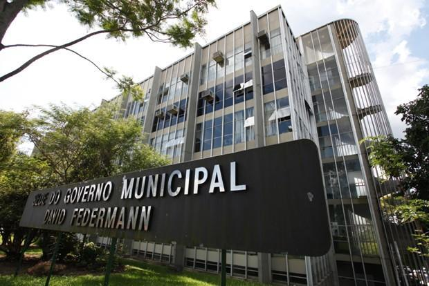 Áudio vazado de ex-secretária de Elizabeth amplia crise política; ouça ponto por ponto