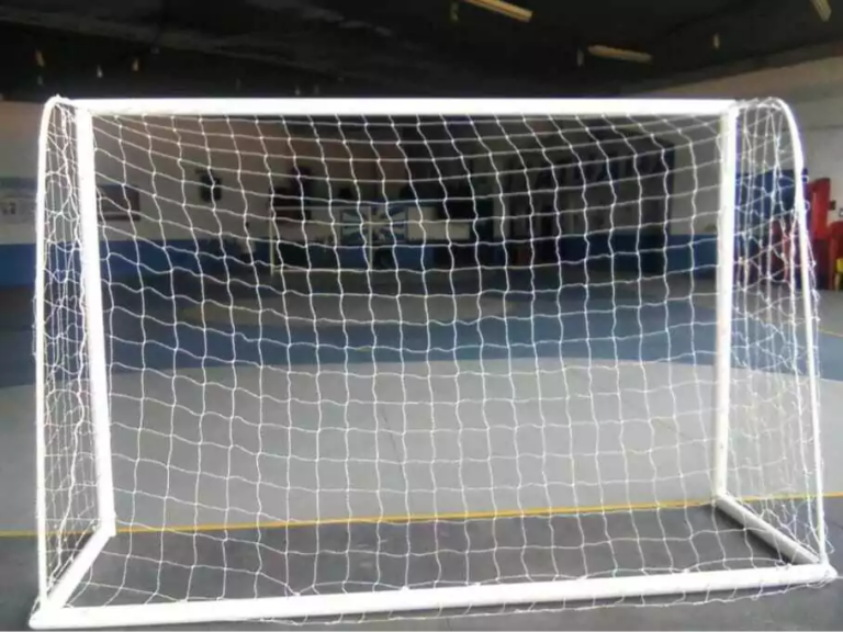 Criança morre ao ser atingida por trave de futsal em Prudentópolis