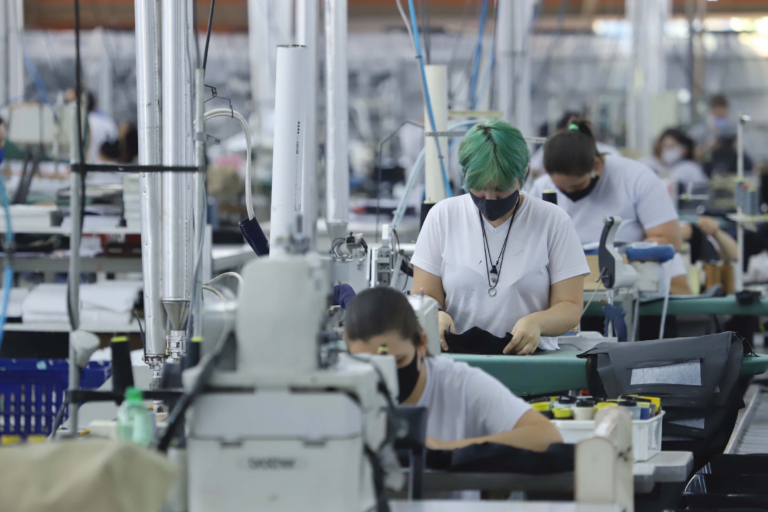 Com emprego em alta, Paraná tem redução na desigualdade de renda, aponta IBGE
