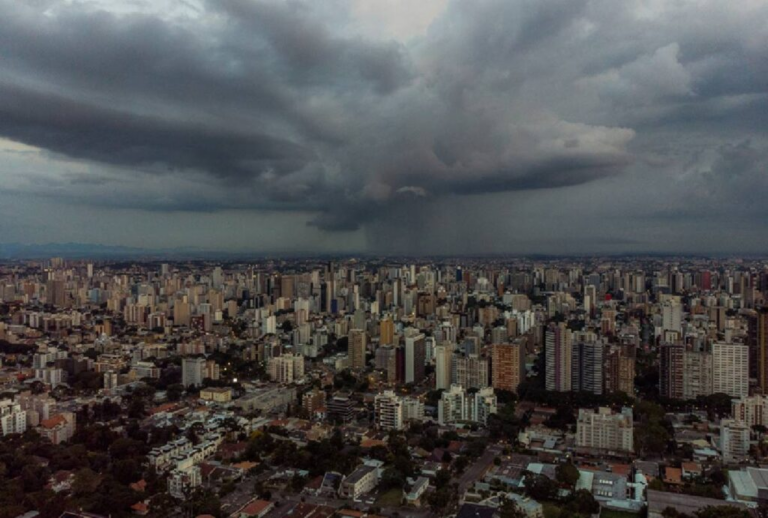 Inmet alerta para risco de tempestades em mais de 100 cidades do Paraná