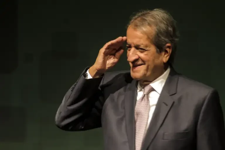 Valdemar antecipa retorno ao Brasil para reunião com Michelle e Flávio