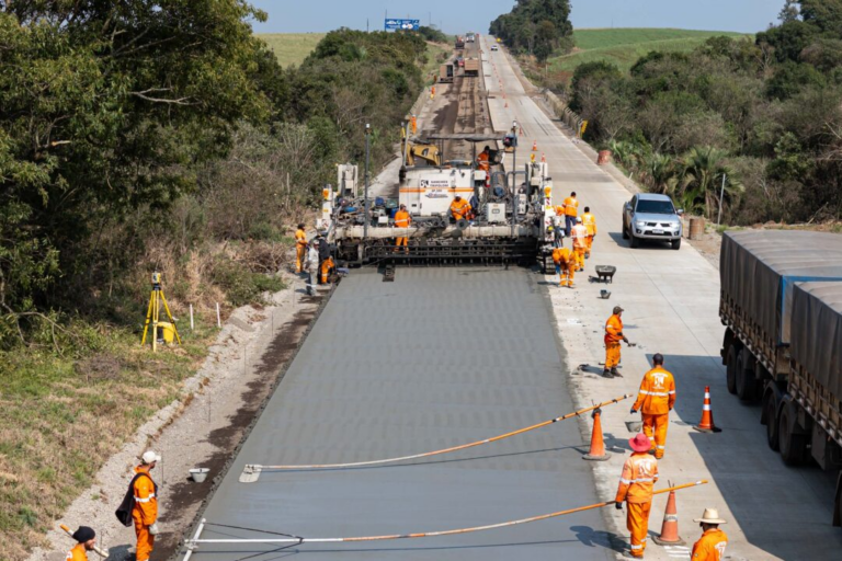 Paraná chega a quase mil quilômetros de rodovias e novas estradas em concreto