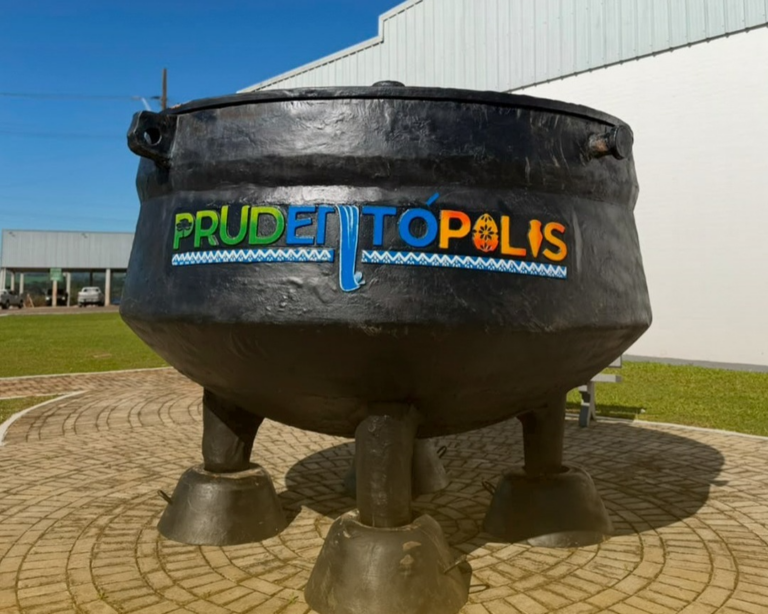 Prudentópolis apresenta nova panela gigante para preparar a Maior Feijoada do Mundo