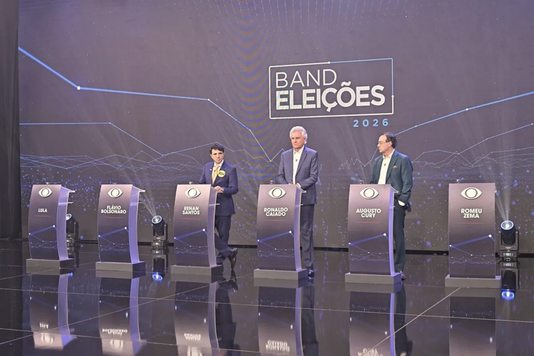 1º debate presidencial é marcado por ataques aos ausentes Lula e Flávio