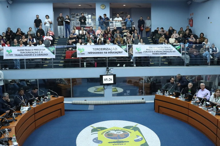Vereadora reúne assinaturas para abrir investigação sobre as terceirizações em PG