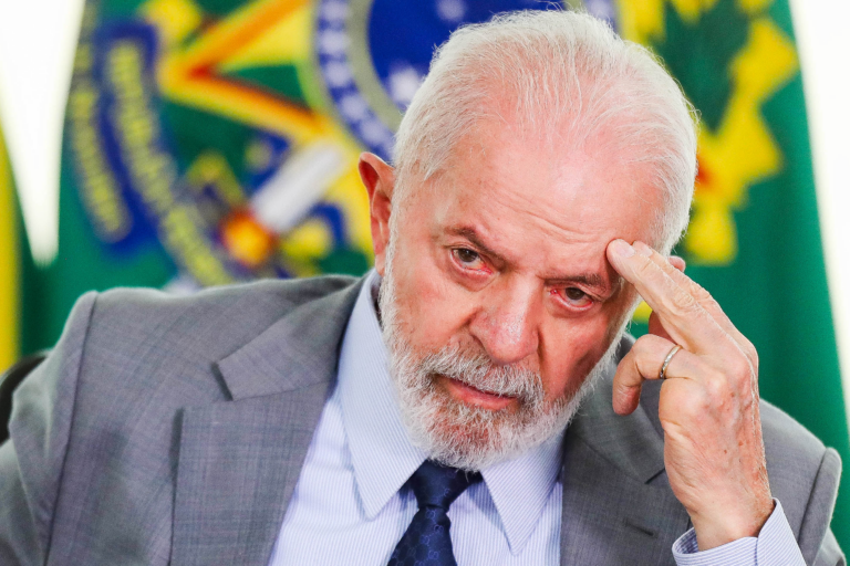 ANÁLISE: No Brasil do PT, até Lula ficou mais pobre